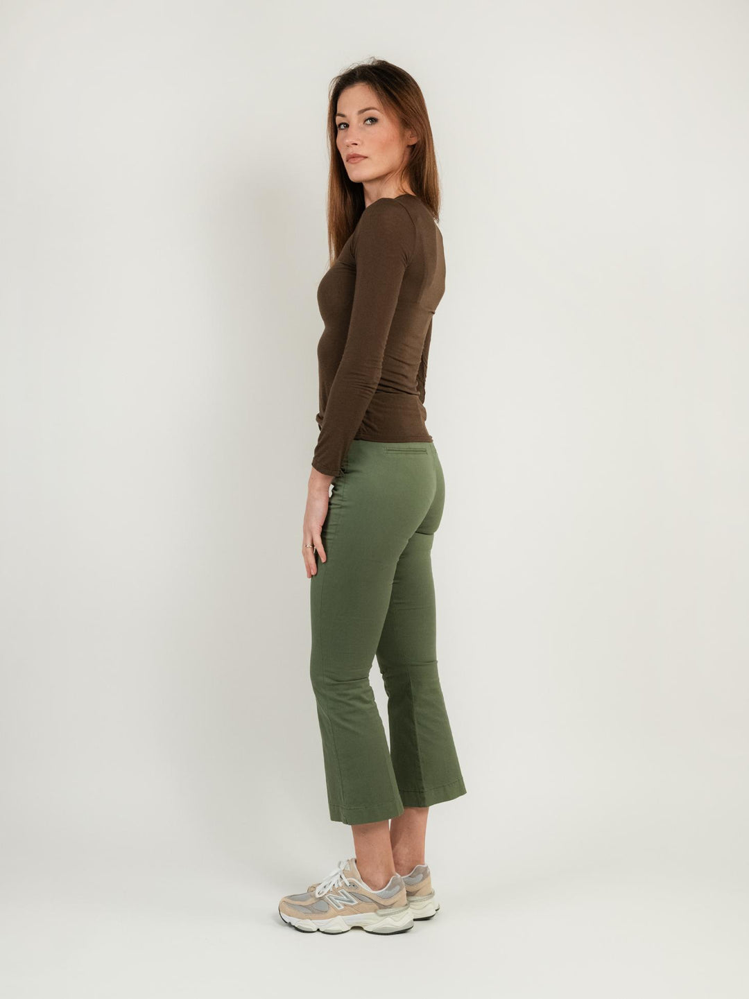 PANTALONE A TROMBETTA IN COTONE VERDE MILITARE