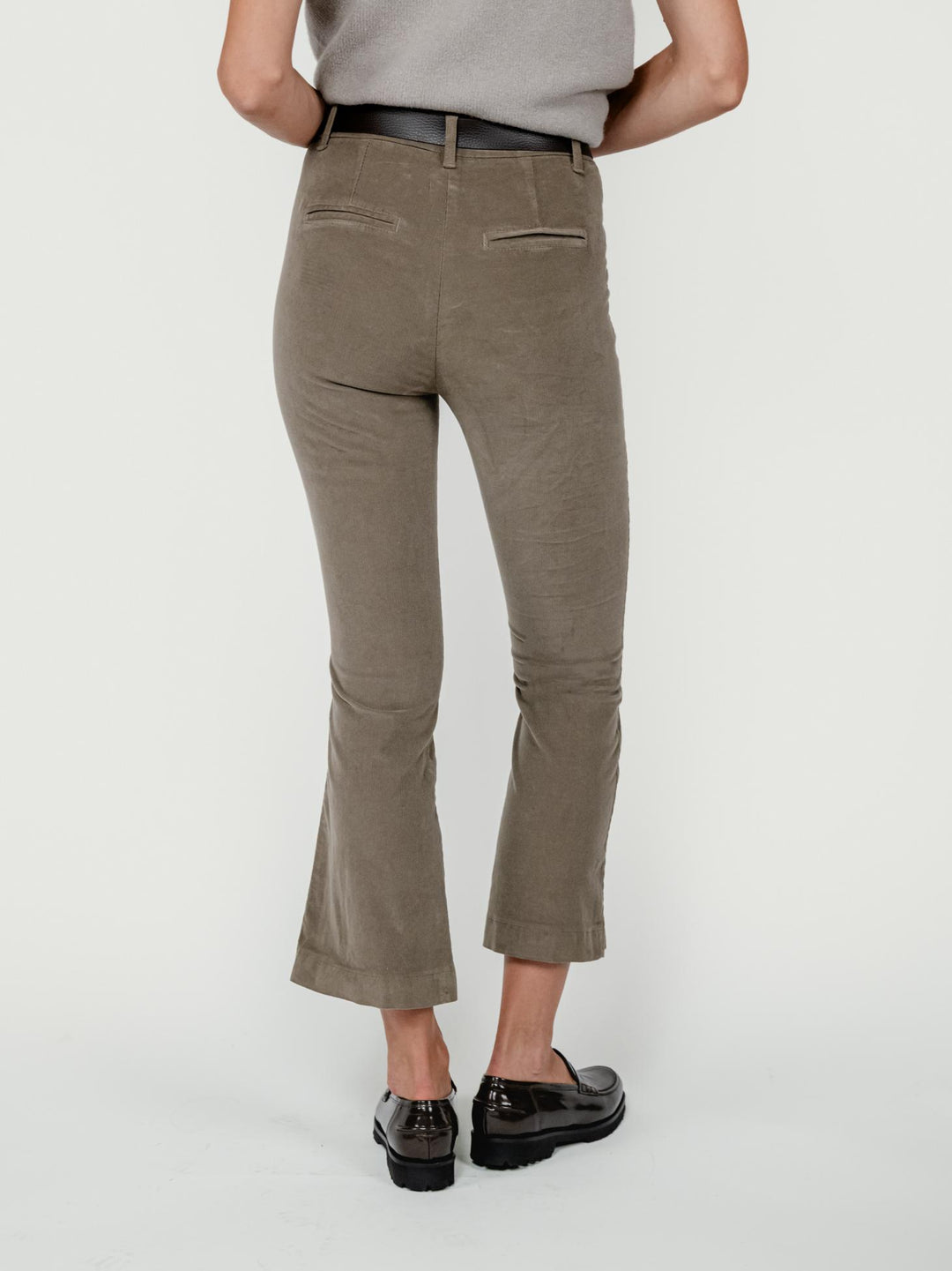 PANTALONE A TROMBETTA IN VELLUTO TORTORA