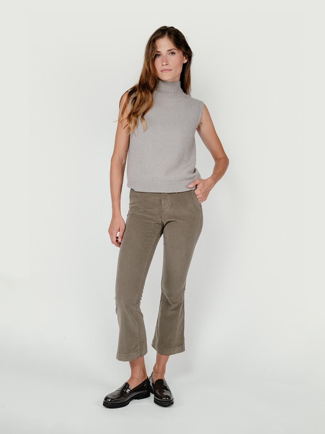 PANTALONE A TROMBETTA IN VELLUTO TORTORA