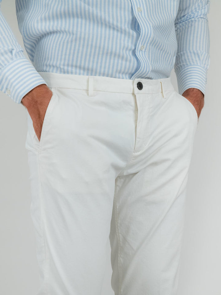 PANTALONE BIANCO CON TASCHE A FILO