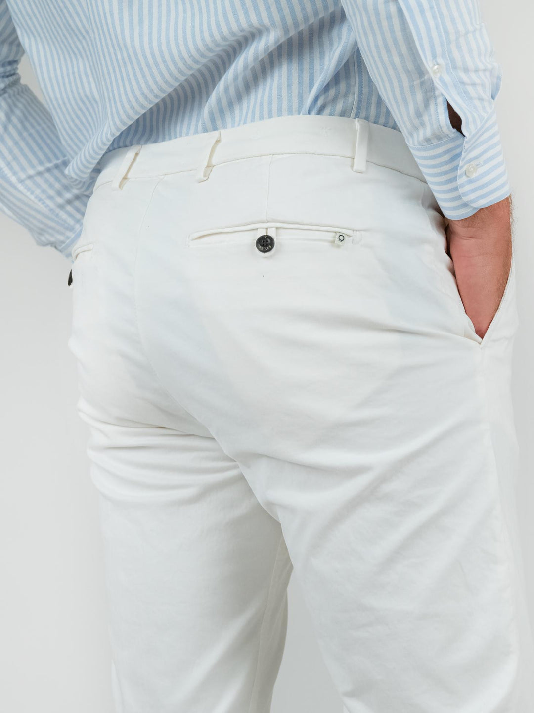 PANTALONE BIANCO CON TASCHE A FILO