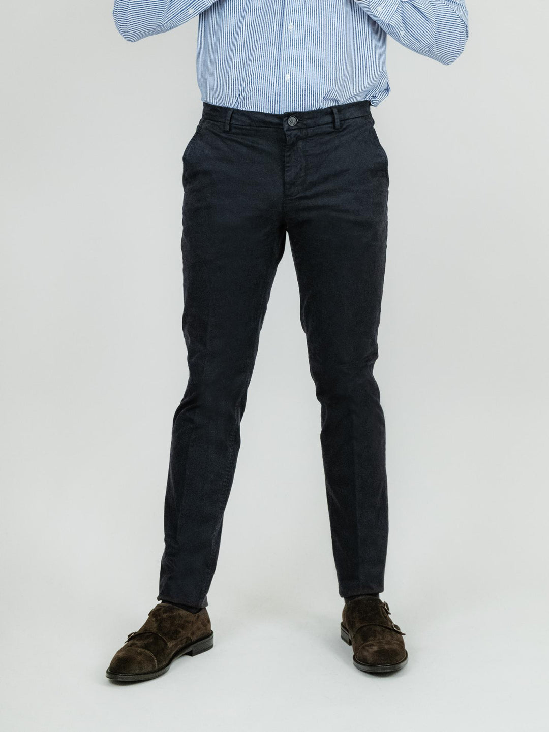 PANTALONE BLU CON TASCHE A FILO