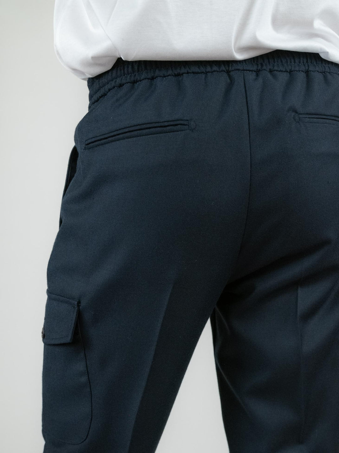 PANTALONE BLU CON TASCONI