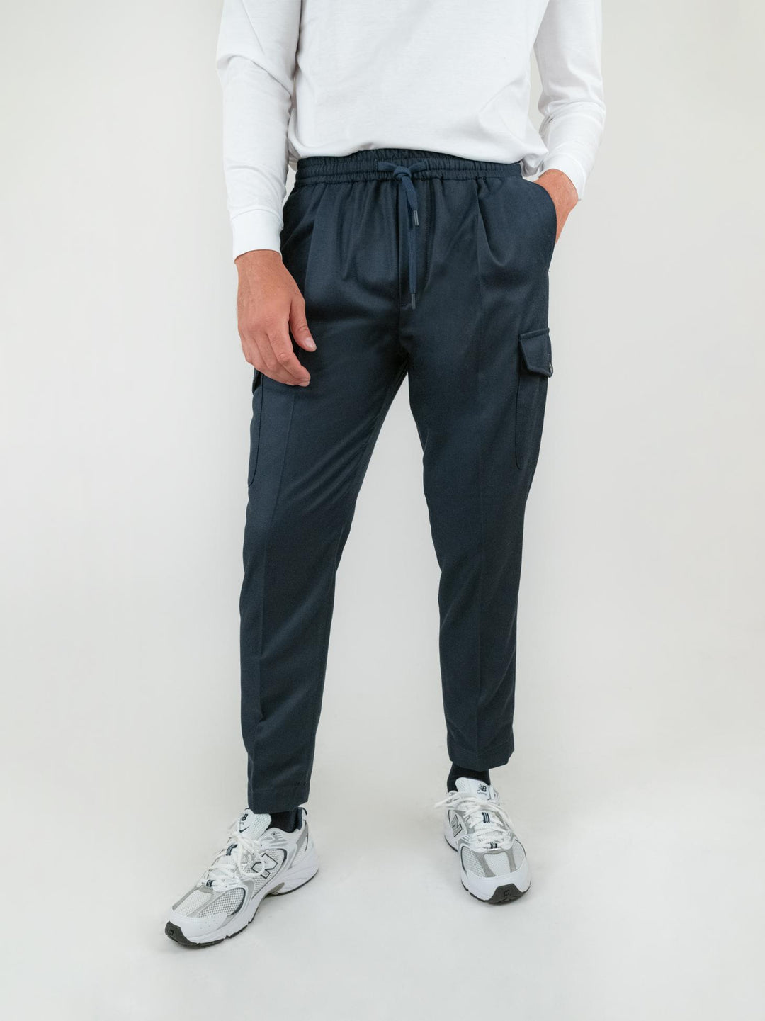 PANTALONE BLU CON TASCONI