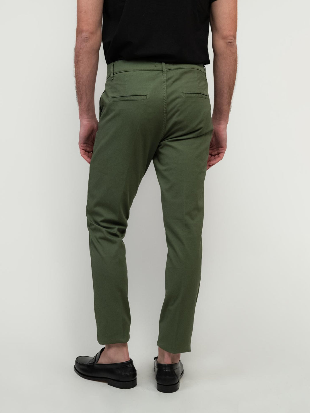 PANTALONE CHINOS CON TRAMA MICRO FANTASIA COLOR SALVIA