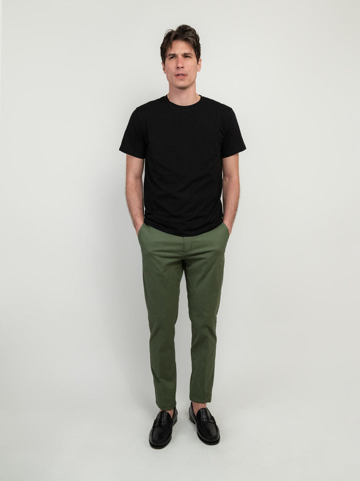 PANTALONE CHINOS CON TRAMA MICRO FANTASIA COLOR SALVIA