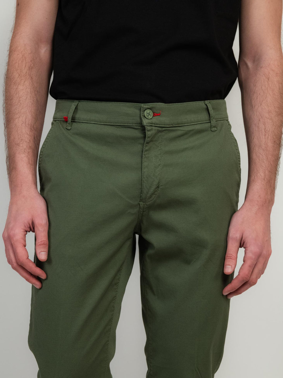 PANTALONE CHINOS CON TRAMA MICRO FANTASIA COLOR SALVIA