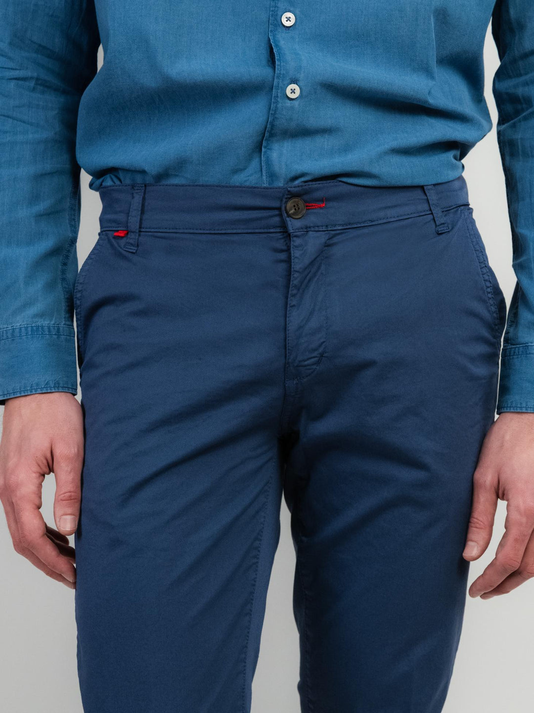 PANTALONE CHINOS CON TRAMA NIDO D'APE BLU