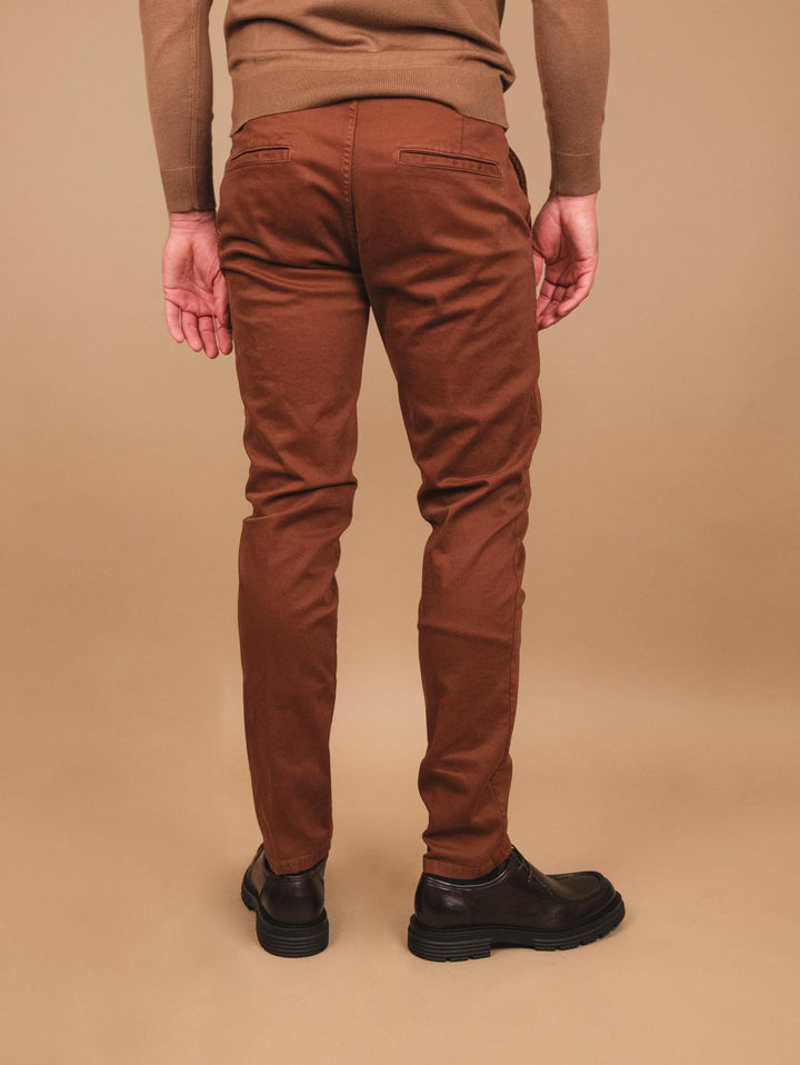PANTALONE CHINOS IN COTONE LISCIO ELASTICIZZATO coccio