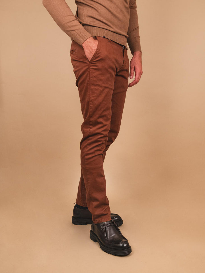 PANTALONE CHINOS IN COTONE LISCIO ELASTICIZZATO coccio
