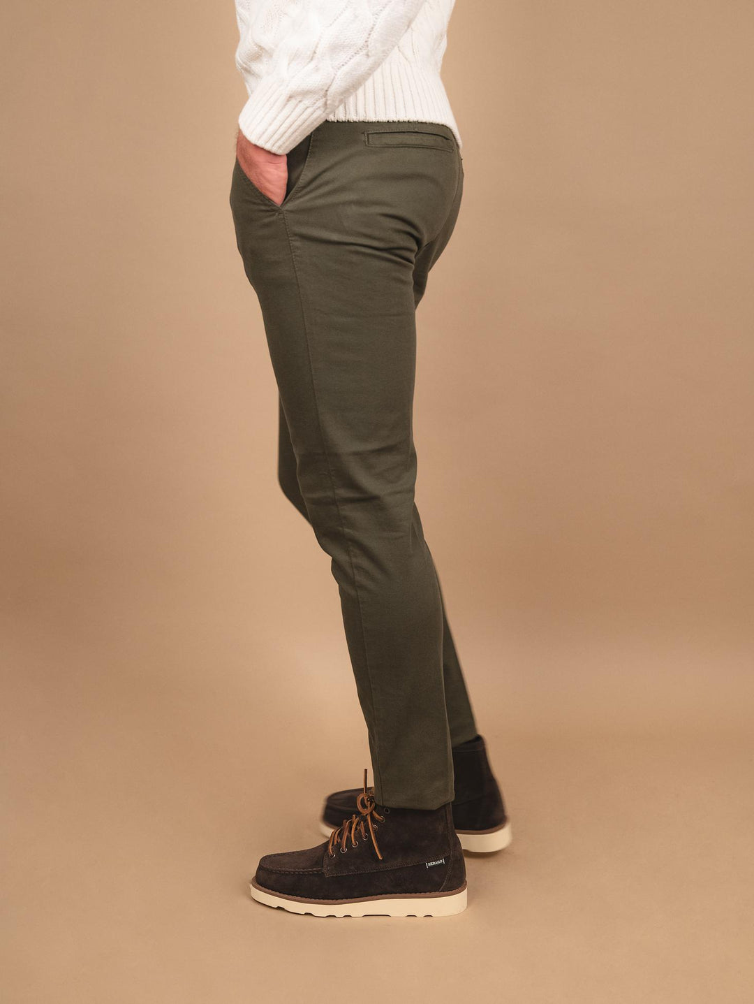 PANTALONE CHINOS IN COTONE LISCIO ELASTICIZZATO militare