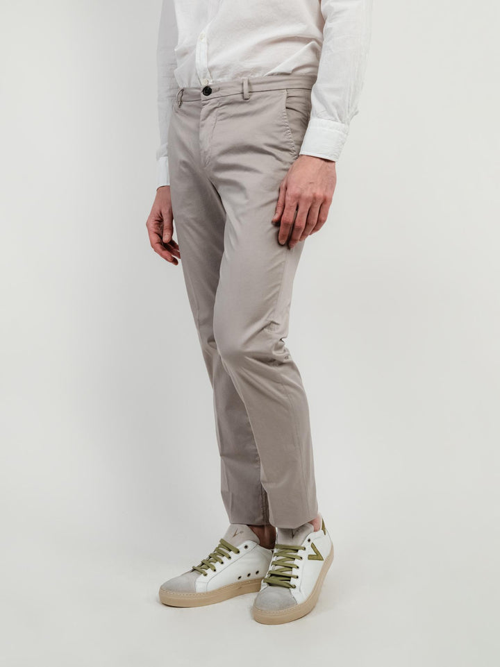 PANTALONE CHINOS IN COTONE TORTORA