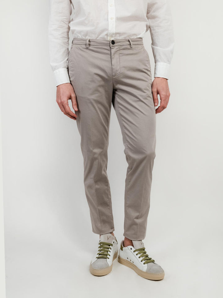 PANTALONE CHINOS IN COTONE TORTORA
