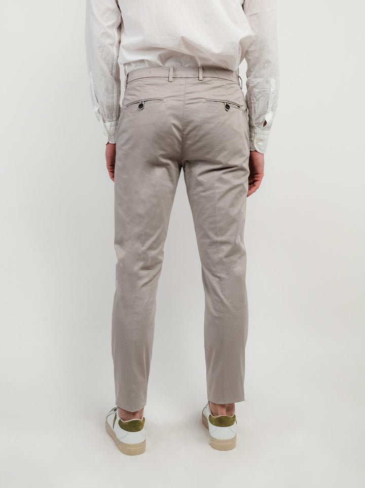 PANTALONE CHINOS IN COTONE TORTORA