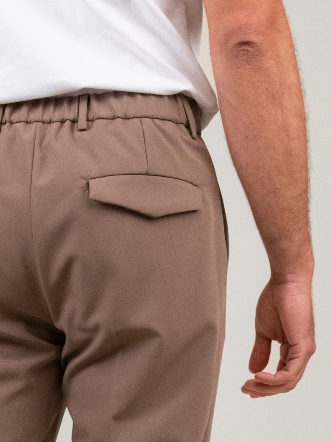 PANTALONE CON COULISSE COLOR CACAO