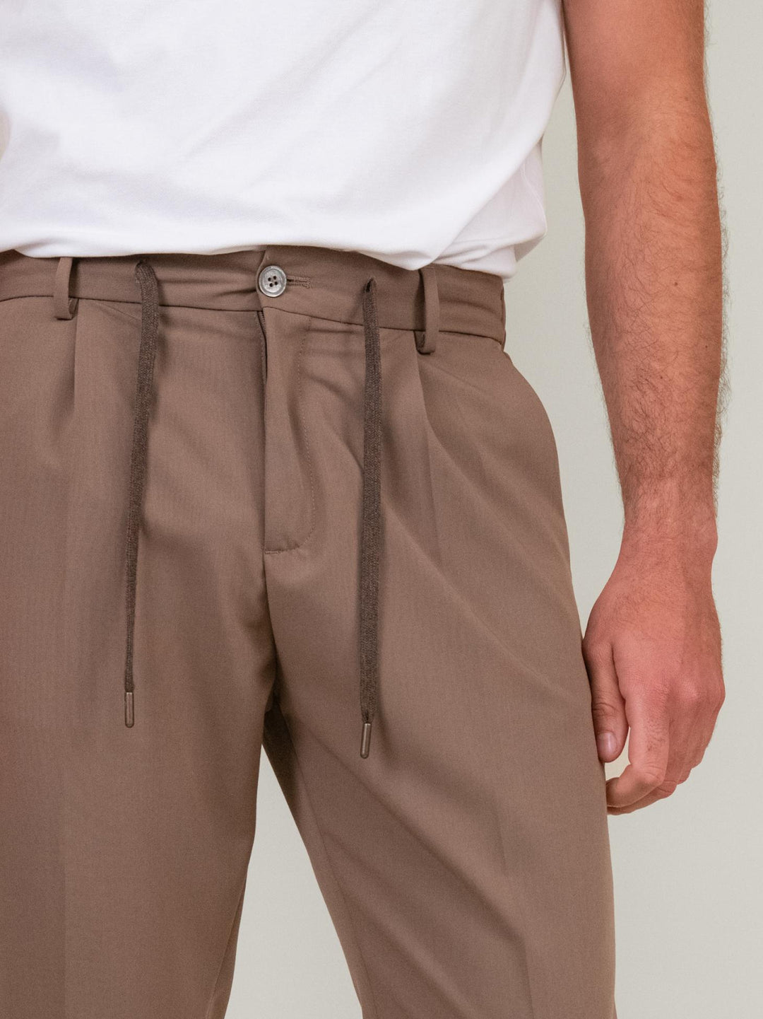 PANTALONE CON COULISSE COLOR CACAO