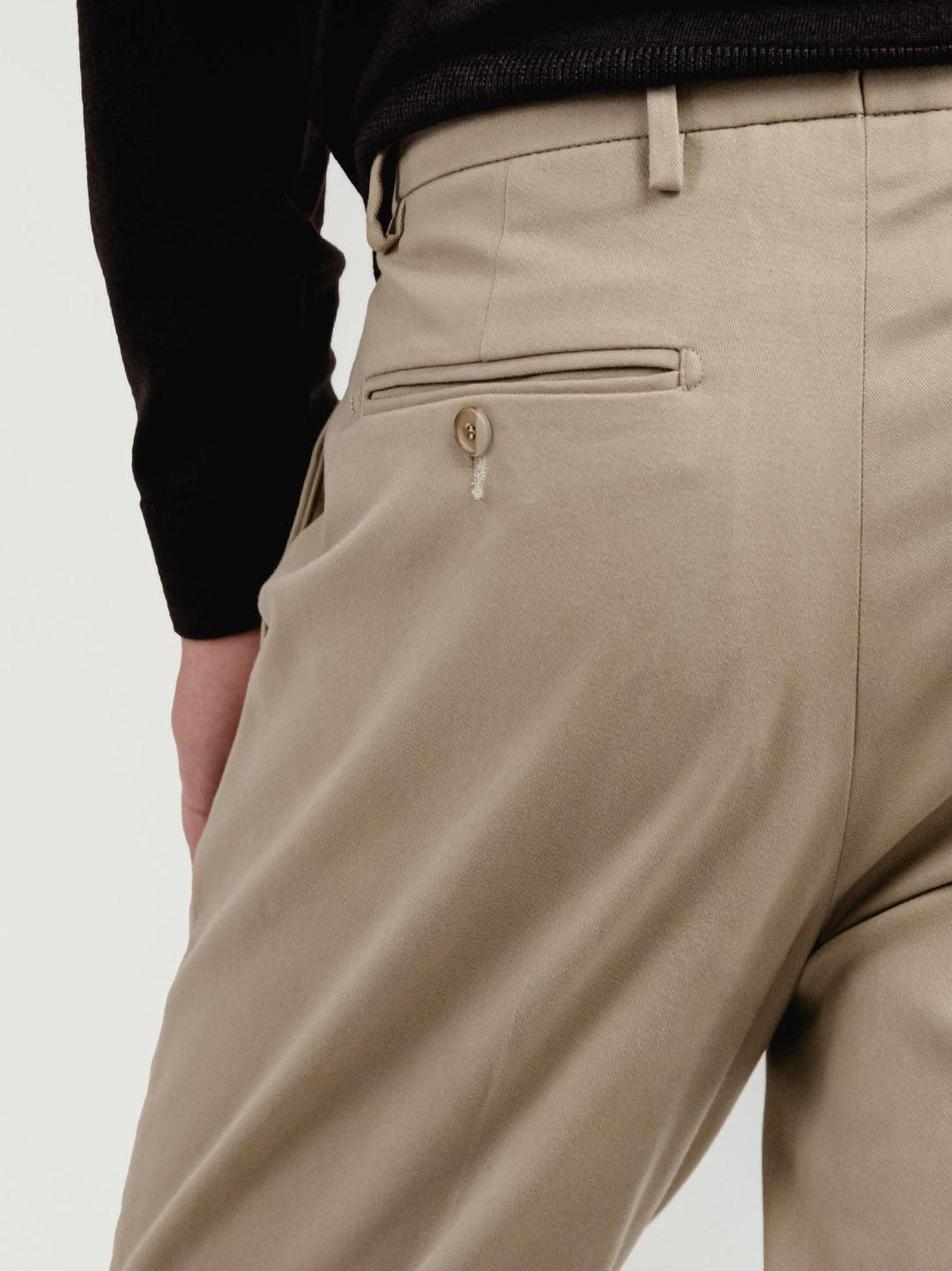 PANTALONE CON PENCES IN COTONE SABBIA