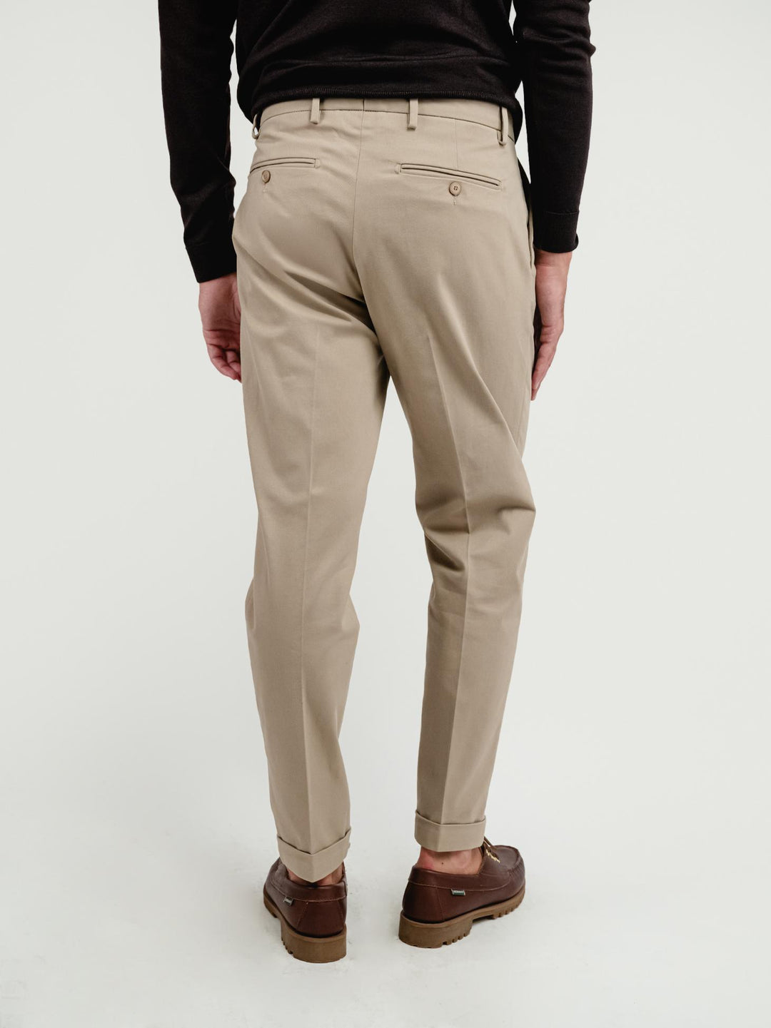 PANTALONE CON PENCES IN COTONE SABBIA