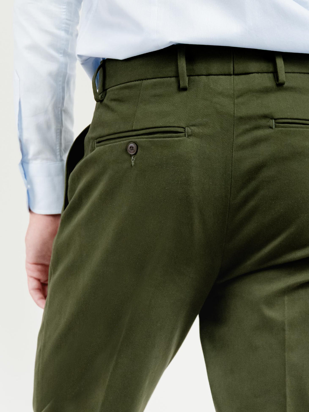 PANTALONE CON PENCES IN COTONE VERDE