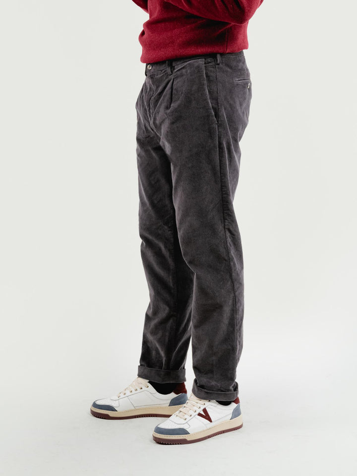 PANTALONE CON PENCES IN VELLUTO GRIGIO CANNA DI FUCILE