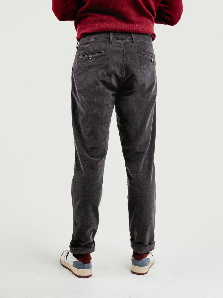 PANTALONE CON PENCES IN VELLUTO GRIGIO CANNA DI FUCILE