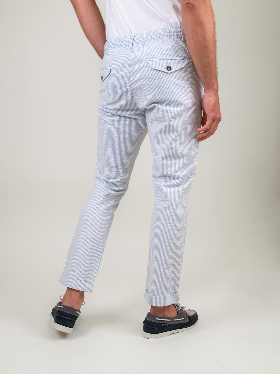 PANTALONE IN COTONE A RIGHINE BIANCHE E AZZURRE