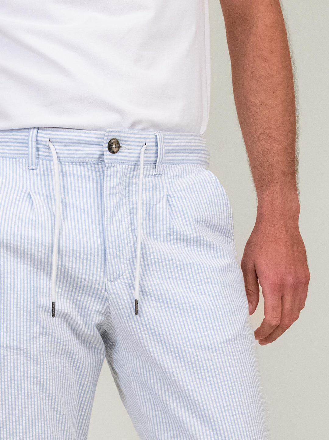 PANTALONE IN COTONE A RIGHINE BIANCHE E AZZURRE