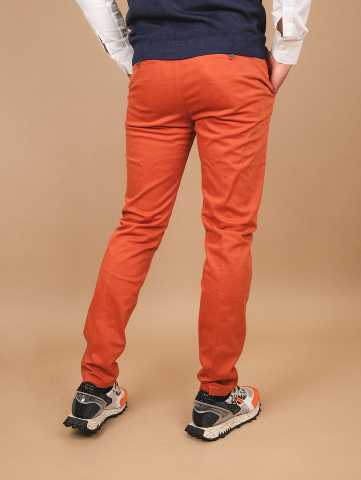 PANTALONE IN COTONE LISCIO MATTONE CON TASCA A FILO