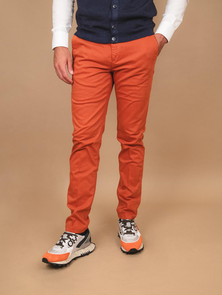 PANTALONE IN COTONE LISCIO MATTONE CON TASCA A FILO