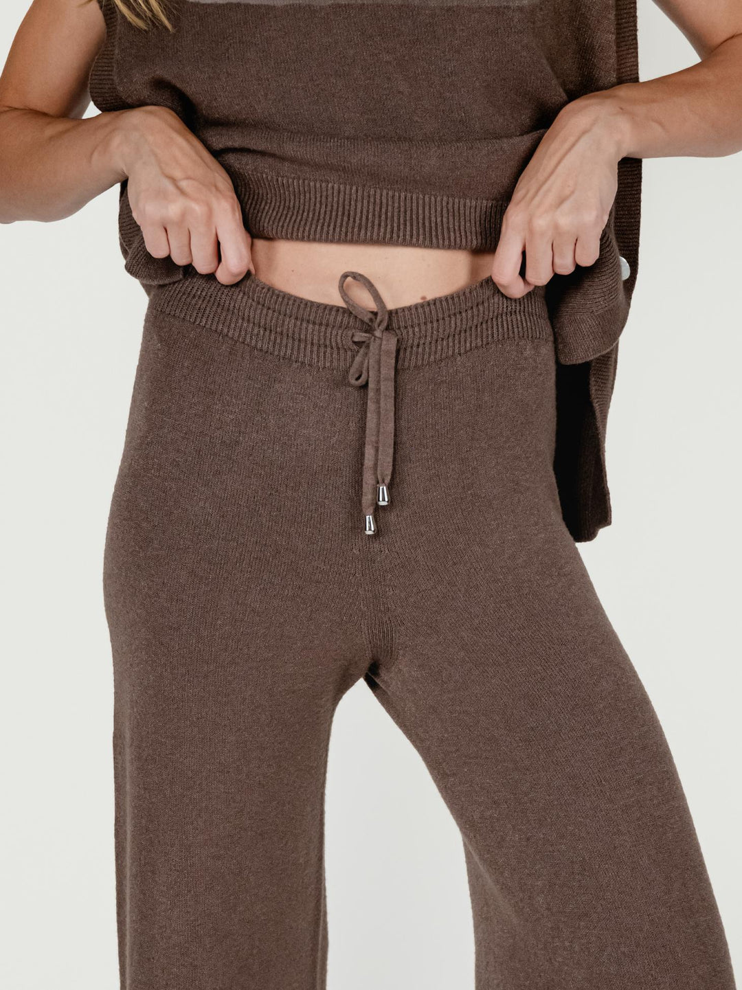 PANTALONI IN MAGLIA MARRONE
