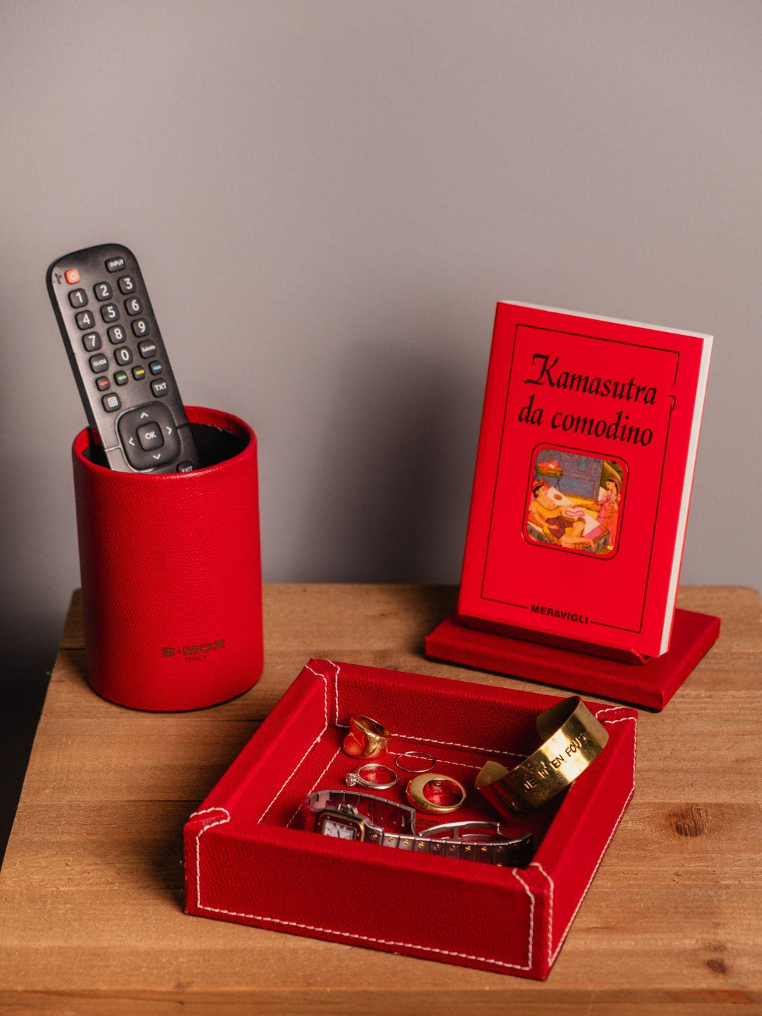 PORTACELLULARE DA SCRIVANIA IN PELLE ROSSO
