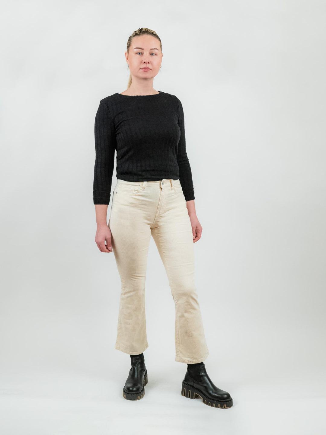 Pantalone a trombetta in velluto a costine burro