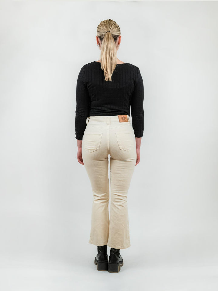 Pantalone a trombetta in velluto a costine burro