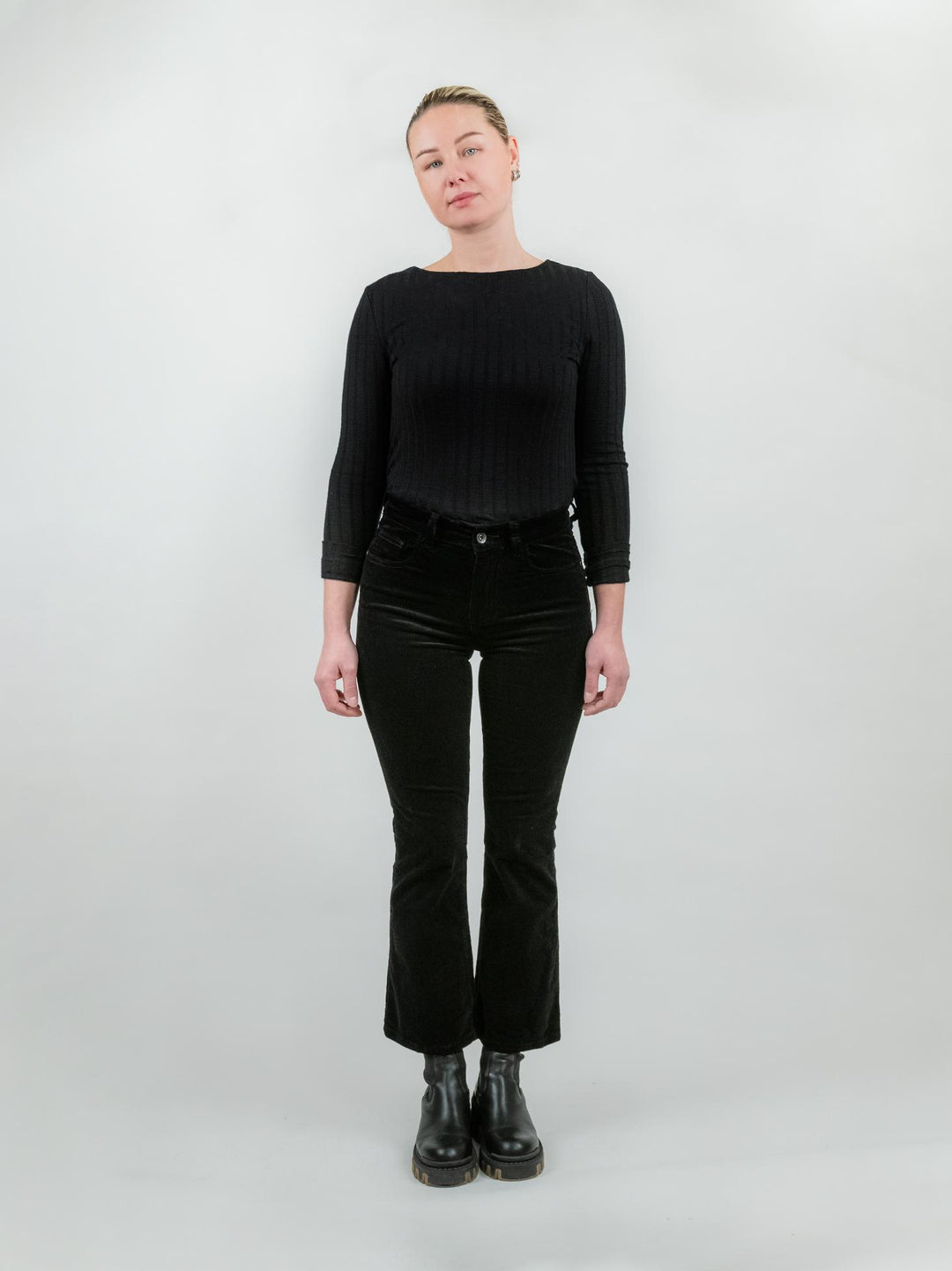 Pantalone cinque tasche a trombetta in velluto nero