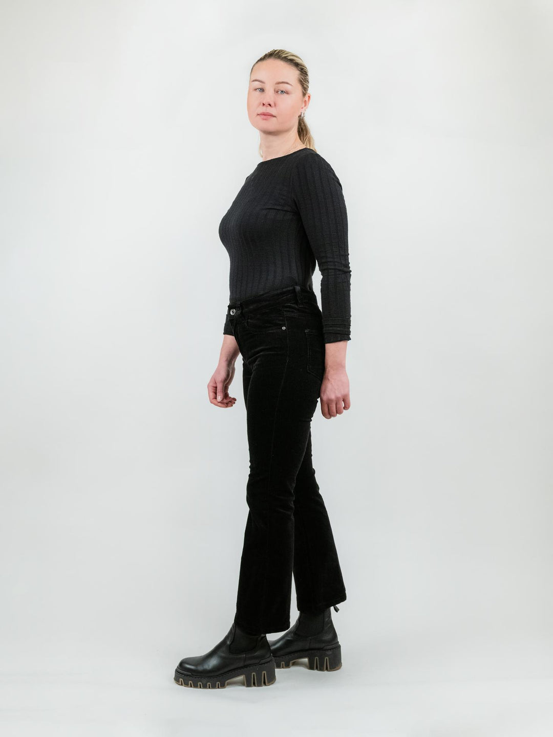 Pantalone cinque tasche a trombetta in velluto nero