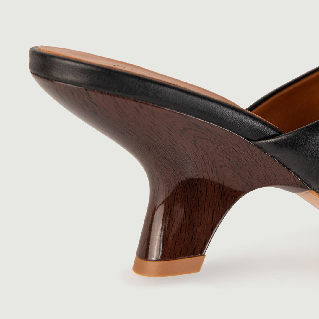 SABOT CON MAXI FASCIA IN PELLE NERA