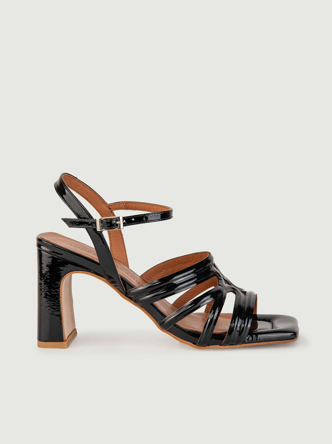 SANDALI CON TACCO IN VERNICE NERA