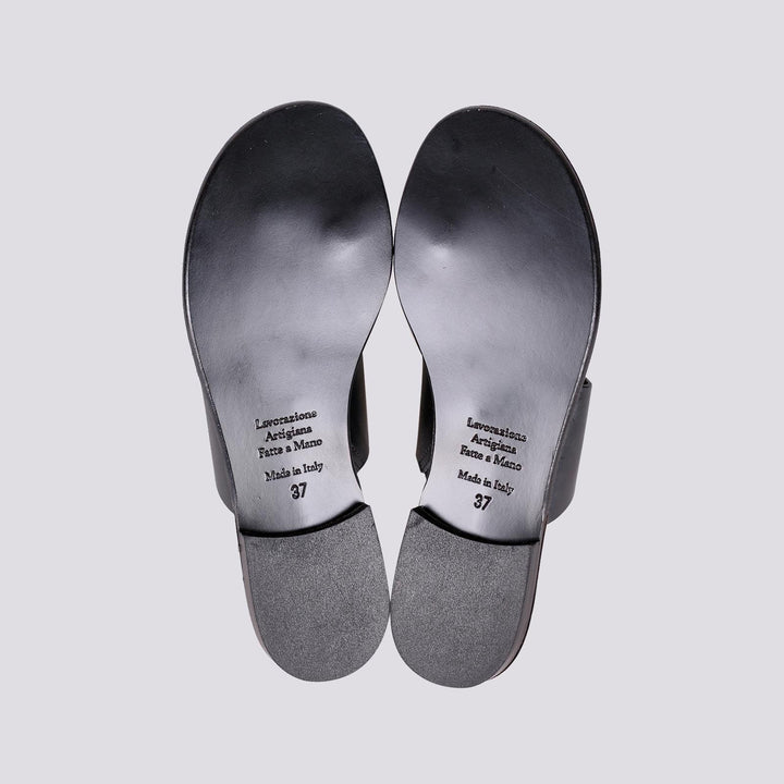 SANDALO CON APPLICAZIONE CERCHIO