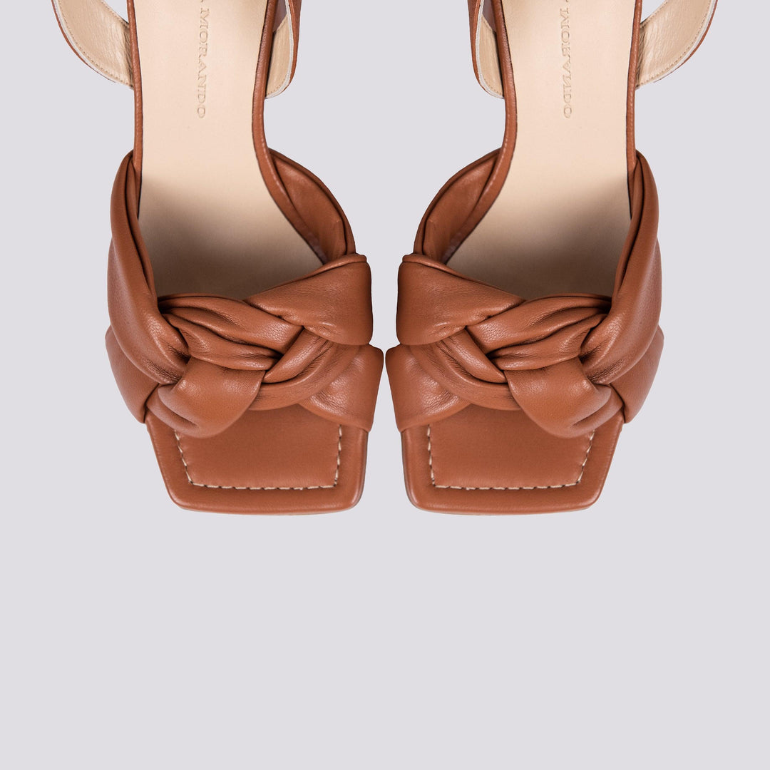 SANDALO CON TACCO MODELLO SCHIAVA