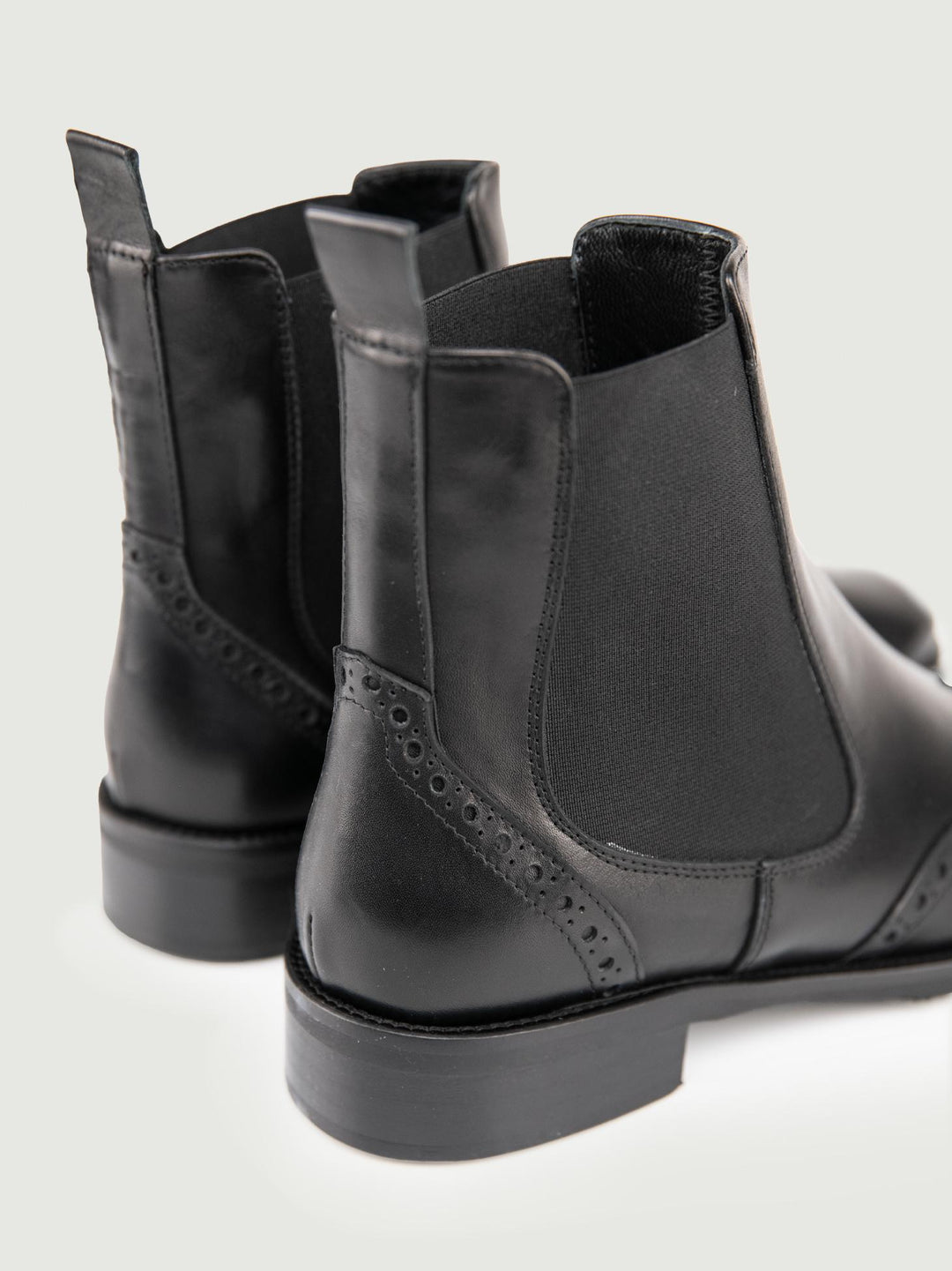 STIVALETTO BEATLES IN PELLE NERA