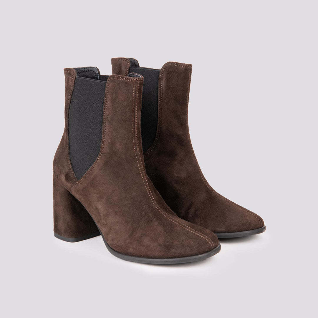 STIVALETTO CON ELASTICI IN CAMOSCIO marrone