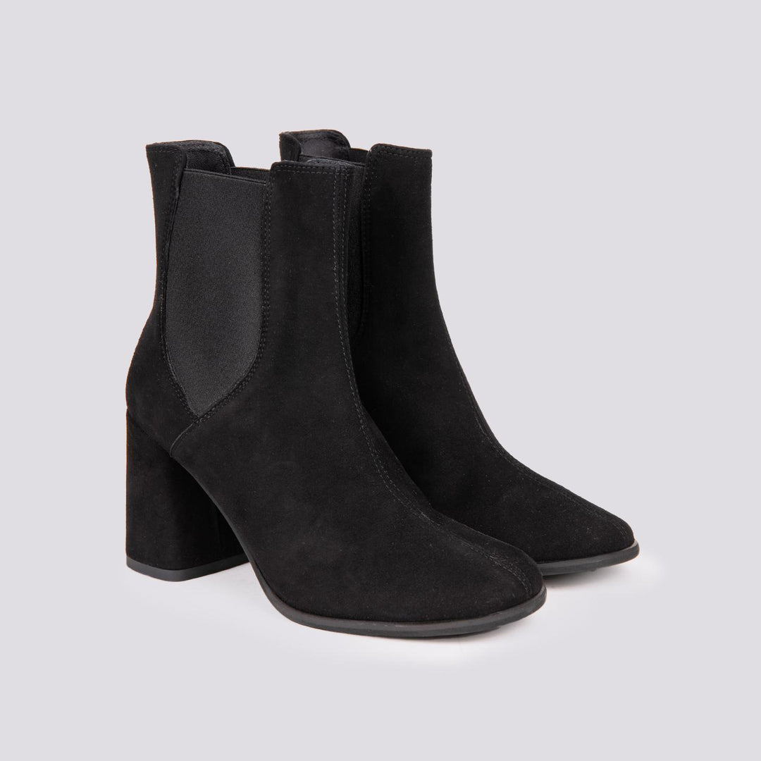 STIVALETTO CON ELASTICI IN CAMOSCIO nero