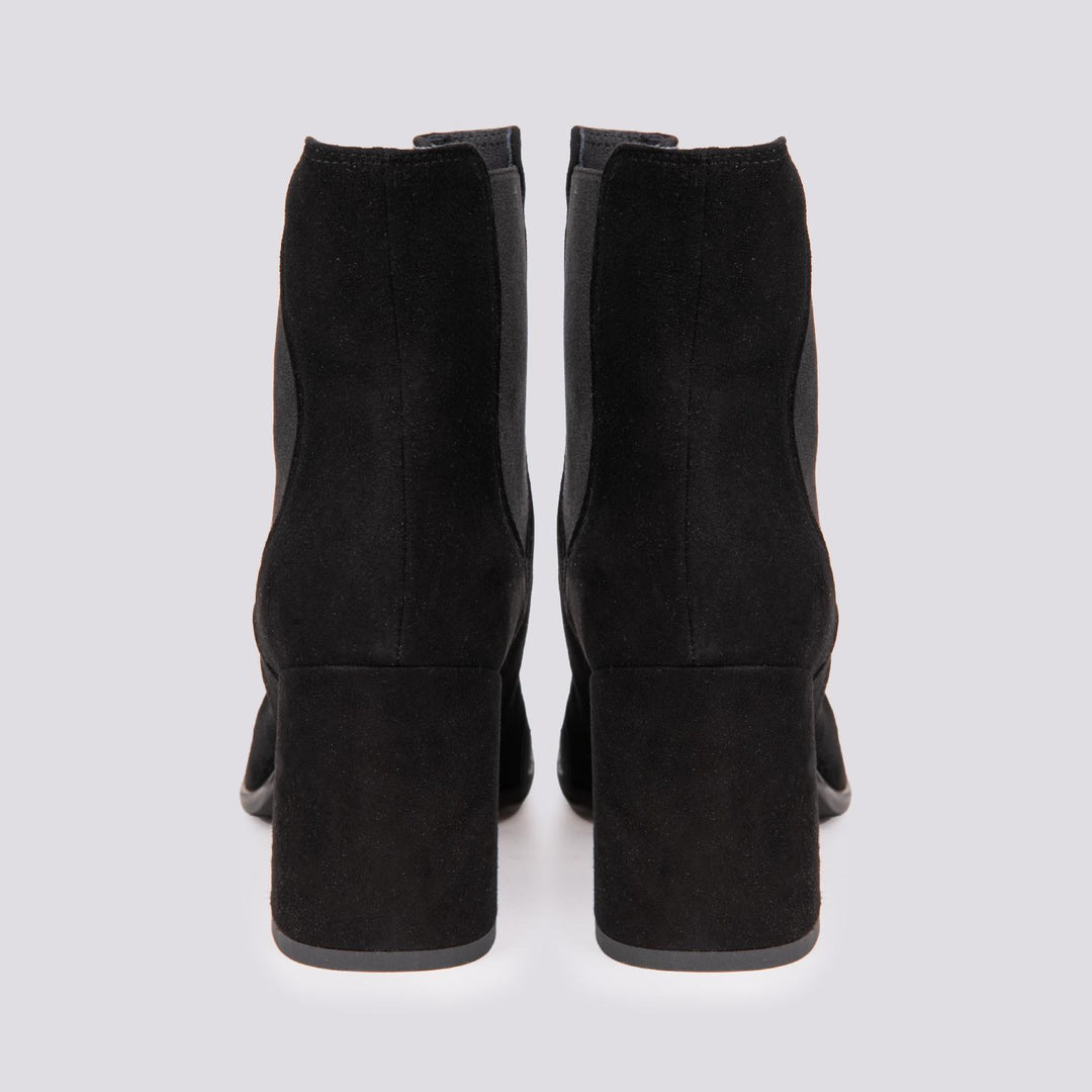 STIVALETTO CON ELASTICI IN CAMOSCIO nero