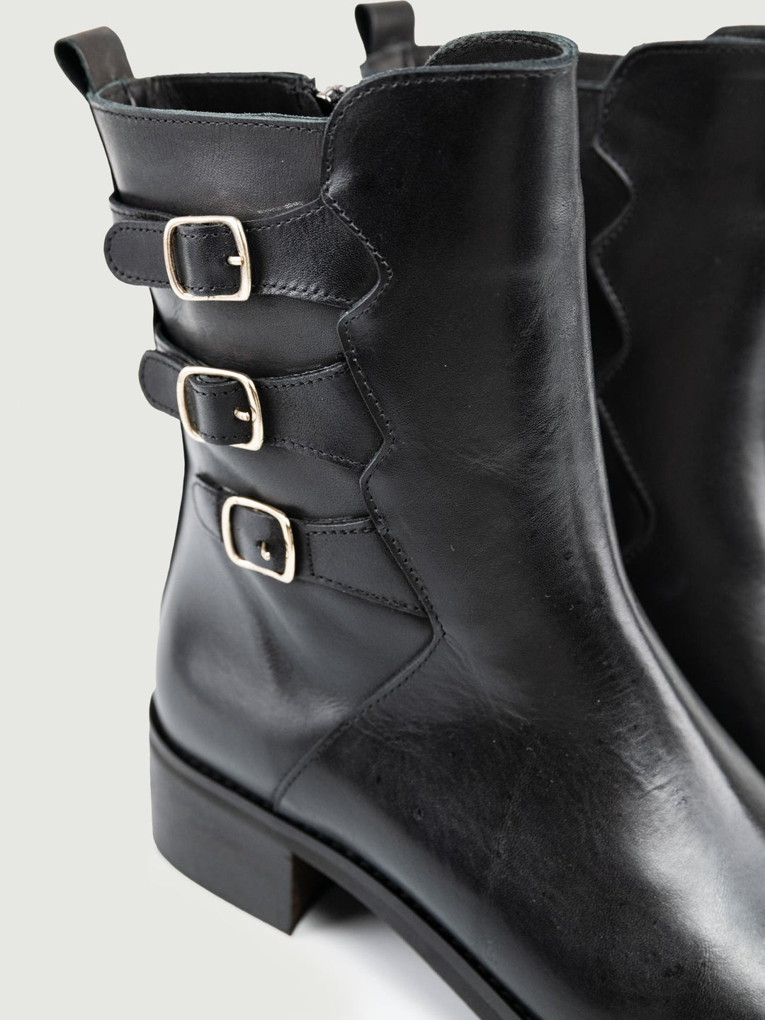STIVALETTO CON TRIPLO CINTURINO IN PELLE NERO