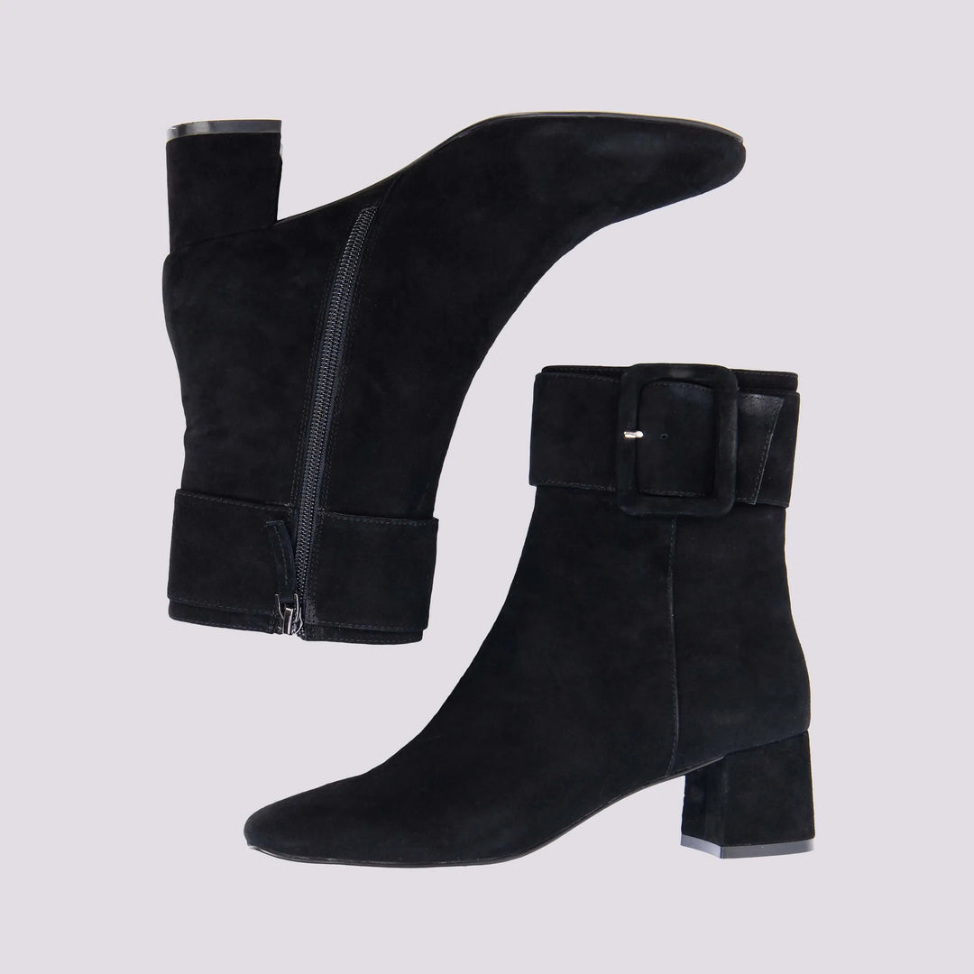 STIVALETTO IN CAMOSCIO CON FIBBIA