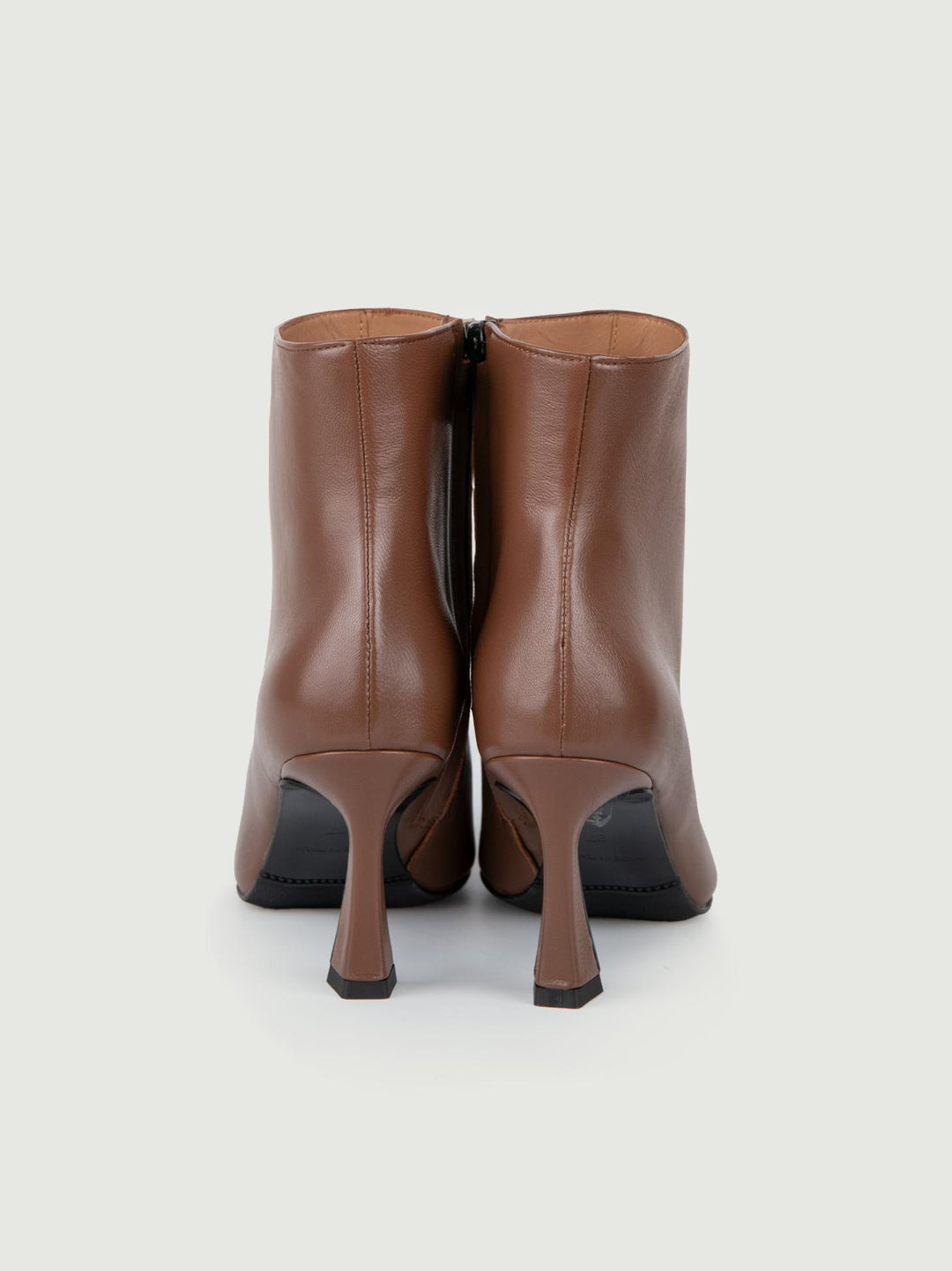 STIVALETTO IN PELLE MARRONE CON MORSETTO