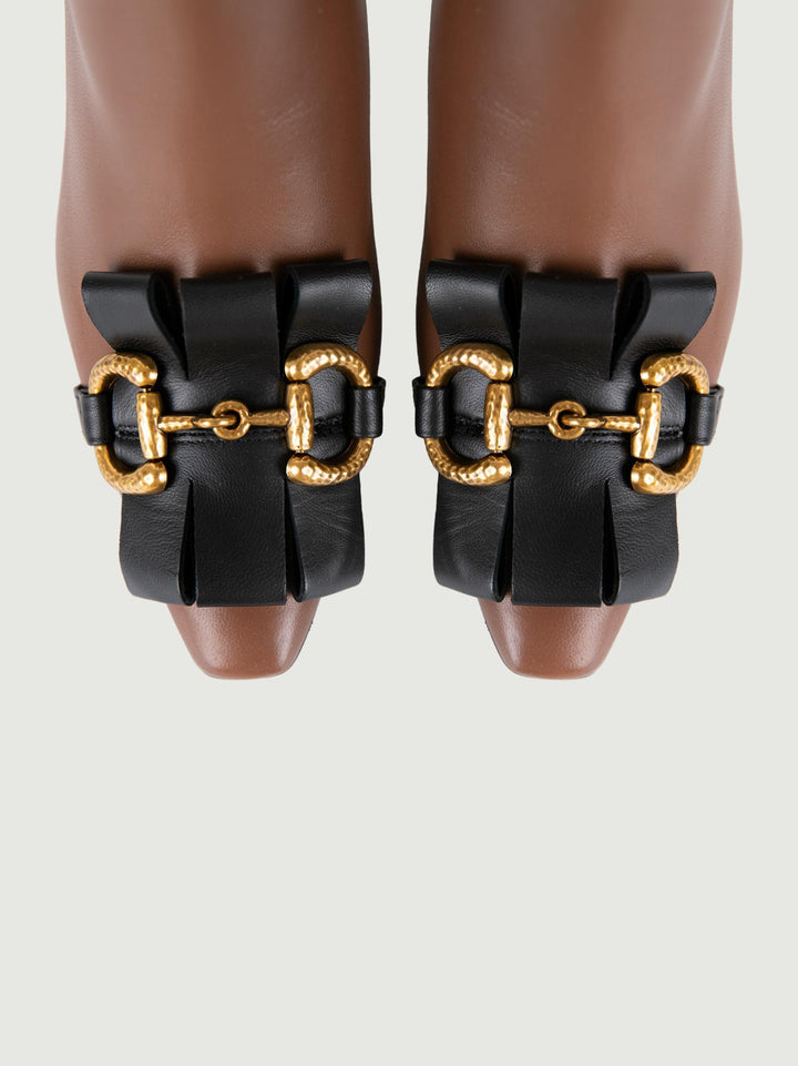 STIVALETTO IN PELLE MARRONE CON MORSETTO