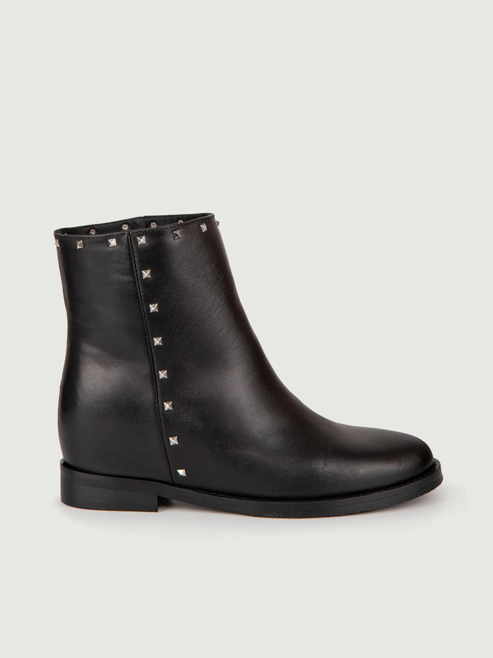 STIVALETTO IN PELLE NERA CON ZEPPA INTERNA