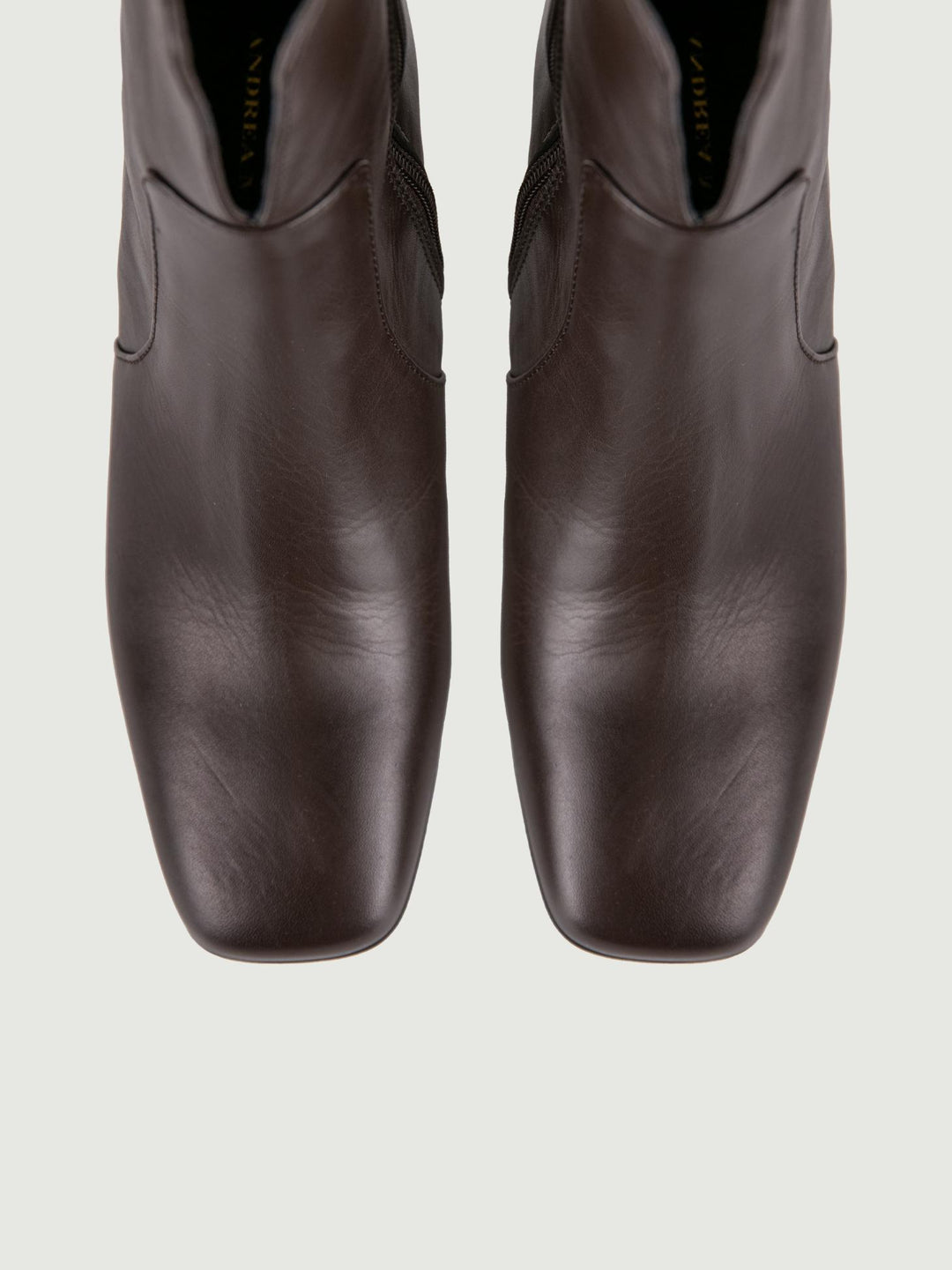 STIVALETTO IN PELLE TESTA MORO CON SCOLLO FRONTALE