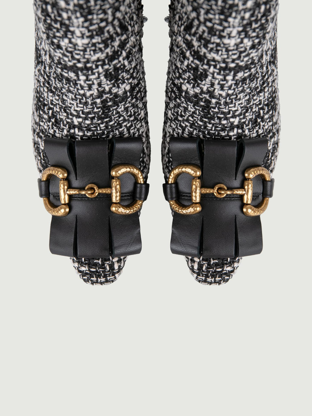 STIVALETTO IN TWEED NERO CON MORSETTO